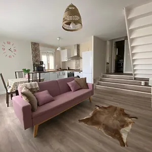 Acogedor Bajo Con Jardín En El Centro De Apartamento
