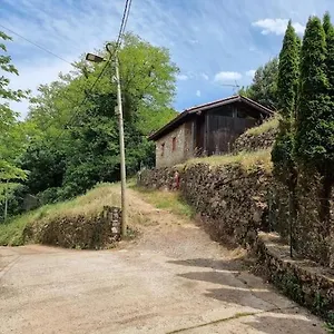 Agradable Cabaña Con Aparcamiento Gratuito. Chalet
